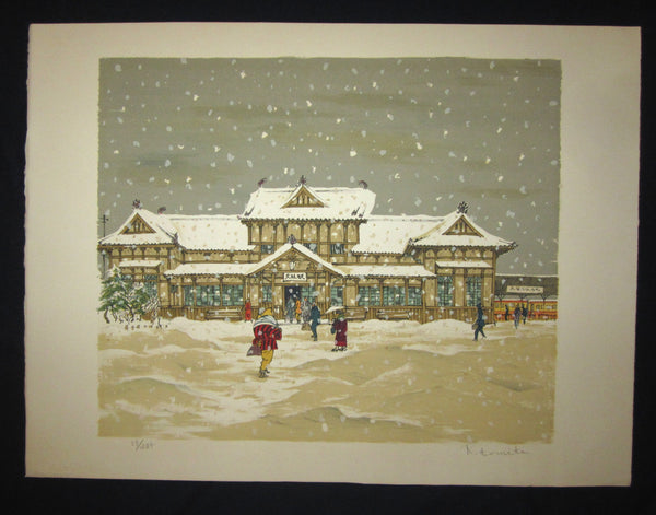 This is a Huge very beautiful, unique and limited-number (57/285) original Japanese woodblock print “Snow at Train Station” PENCIL SIGNED by the famous Showa Shin-Hanga woodblock print master K. Tomita made in 1970s IN EXCELLENT CONDITION.