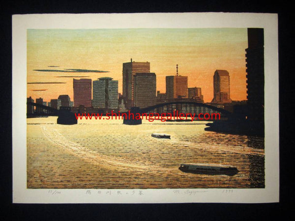 This is an EXTRA LARGE very beautiful and original LIMITED NUMBER(33/100) Japanese Shin Hanga woodblock print “Autumn Dusk at Sumida River” PENCIL SIGNED by the famous Showa Shin Hanga woodblock master Motosugu Sugiyama (1925-) made in 1999.