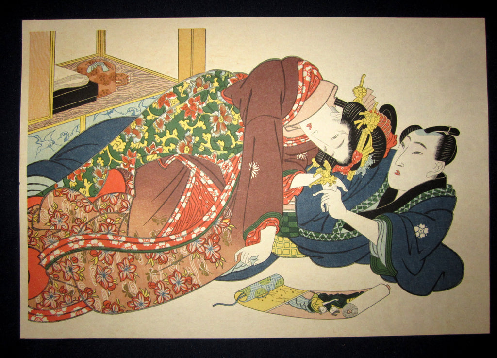 This is a very beautiful and special Japanese Erotic Shunga woodblock print “Appreciate Painting Together” made in 1950s IN EXCELLENT CONDITION. 