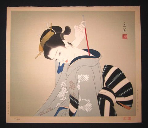 This is an EXTRA LARGE very rare, beautiful and LIMITED-NUMBER (197/450) original Japanese woodblock print “Maiko” from the Series “Modern Beauties Bijin Ga, Gendai Bijin Fuzoku Gotai” PENCIL SIGNED by the famous Shin-Hanga artist Shimura Tatsumi (1907-1980) published by the famous printmaker YuYuDo in 1970s IN EXCELLENT CONDITION.