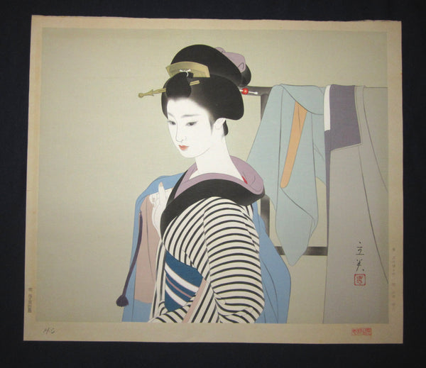 You are bidding on AN EXTRA LARGE very rare, beautiful and LIMITED-NUMBER (HC) original Japanese woodblock print “Maiko Drying Clothes” from the Series “Modern Beauties Bijin Ga, Gendai Bijin Fuzoku Gotai” PENCIL SIGNED by the famous Shin-Hanga artist Shimura Tatsumi (1907-1980) published by the famous printmaker YuYuDo in 1970s IN EXCELLENT CONDITION. 