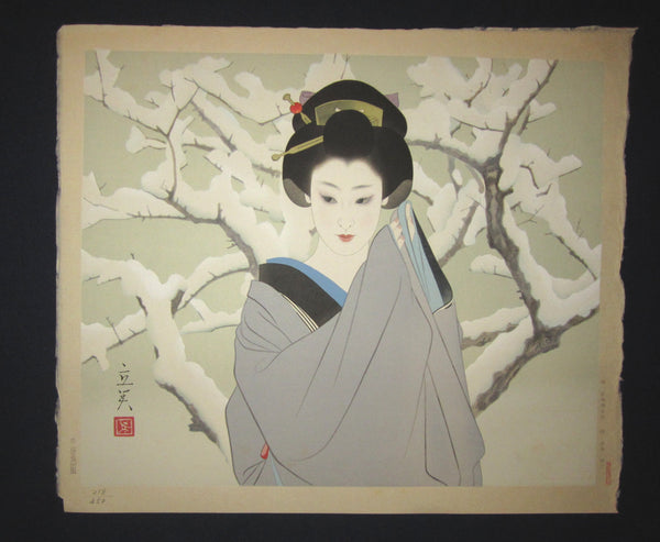 This is  AN EXTRA LARGE very rare, beautiful and LIMITED-NUMBER (218/450) original Japanese woodblock print “Snow Maiko” from the Series “Modern Beauties Bijin Ga, Gendai Bijin Fuzoku Gotai” PENCIL SIGNED by the famous Shin-Hanga artist Shimura Tatsumi (1907-1980) published by the famous printmaker YuYuDo in 1970s IN EXCELLENT CONDITION.  