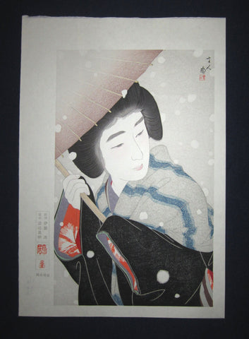 This is  AN EXTRA LARGE very beautiful and rare Japanese woodblock print “Geisha in Rain” signed by the Showa woodblock print master Torii Kotondo (1900-1976)  BEARING THE ORIGINAL ISHUKANKOKAI PUBLISHER WATERMARK IN EXCELLENT CONDITION.  