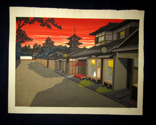 This is an EXTRA LARGE very beautiful and rare LIMITED-EDITION (117/150) original Japanese Shin Hanga woodblock print “Dusk at Yasaka Tower” PENCIL SIGNED by the famous Showa Shin Hanga woodblock print master Masado Ido (1945-2016) made in 1986 IN EXCELLENT CONDITION. 