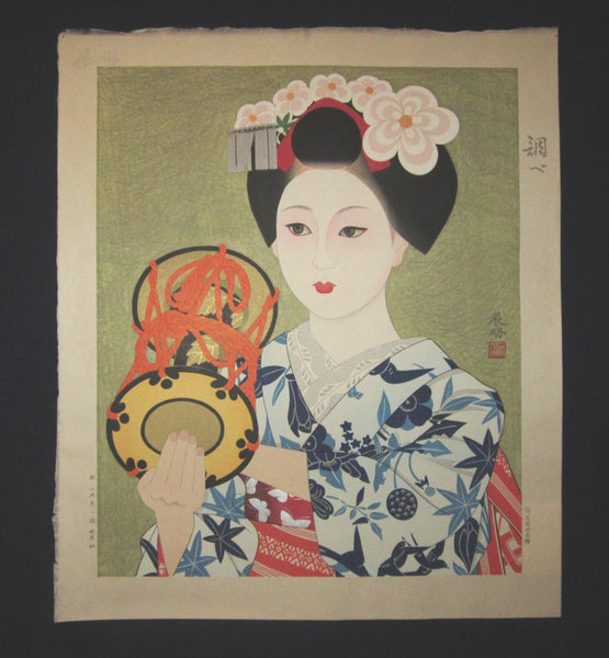 This is a HUGE very beautiful and rare LIMITED-NUMBER (29/300) original Japanese woodblock print “Maiko” Brush SIGNED by the Showa woodblock master Kato Shinmei (1910-1988) published by the famous Takamizawa printmaker with an artist’s WATER MARK at the upper left border made in 1960s IN EXCELLENT CONDITION. 