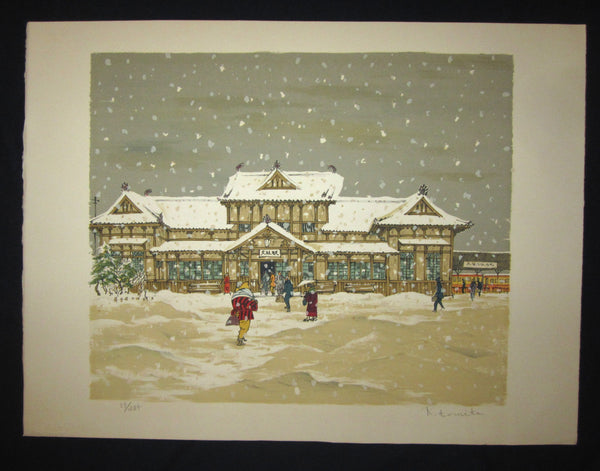 This is a Huge very beautiful, unique and limited-number (57/285) original Japanese woodblock print “Snow at Train Station” PENCIL SIGNED by the famous Showa Shin-Hanga woodblock print master K. Tomita made in 1970s IN EXCELLENT CONDITION.  