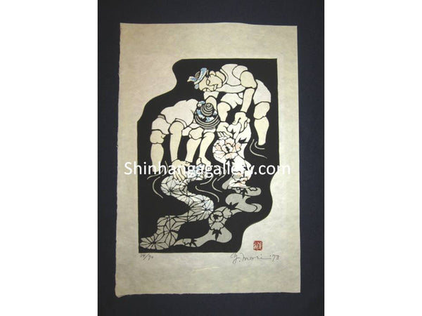 This is a HUGE very beautiful and special LIMITED-EDITION (34/70) original Japanese Shin Hanga woodblock print PENCIL SIGNED by the famous Showa modern woodblock print master Mori Yoshitoshi (1898-1992) made in 1973 IN EXCELLENT CONDITION.  